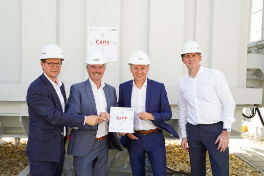 Pressefoto_Trafotaufe_Umspannwerk Zaya.jpg